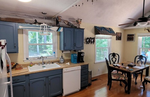 LaGrange Ski Chalet | Your Lakefront Retreat: Relax at The Oar House on West Point