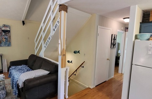 LaGrange Ski Chalet | Your Lakefront Retreat: Relax at The Oar House on West Point