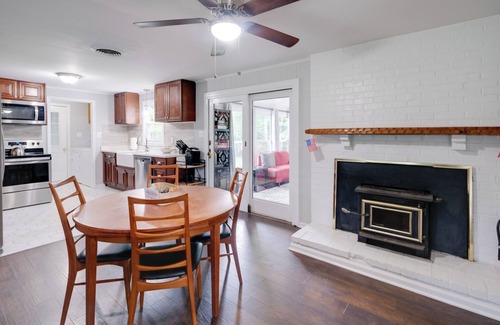 Colonial Beach Cottage | Fish, Relax & Enjoy Lake Views: Colonial Beach Gem