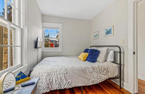 Historic District House | Discover Fisher House - Downtown Annapolis, Pet Friendly Retreat