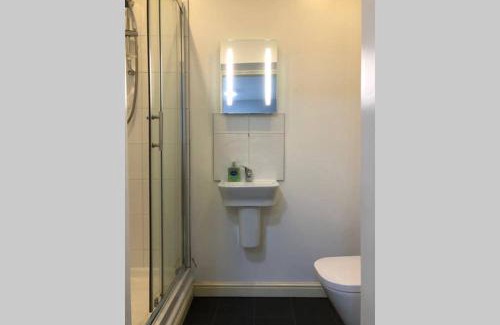 Preston Apartment | Elegant Fishergate ApartHotel: City Centre Family Retreat