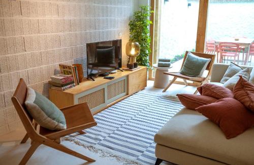 Aguda House | Cozy Fisherman's Blues - Oceanfront Beach Retreat