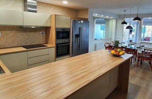 Lloret Town Center House | Experience Fisherman's Corner House: Rated 10/10, Pet Friendly