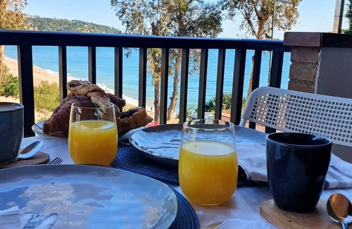 Lloret Town Center House | Experience Fisherman's Corner House: Rated 10/10, Pet Friendly