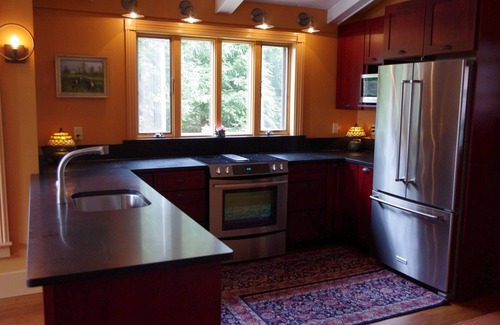 Camden Cottage | Fisherman's Cottage: Pet-Friendly Retreat with Top Amenities