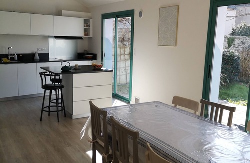 Treboul House | Beachside Fisherman's Cottage with Pool and Spa Amenities