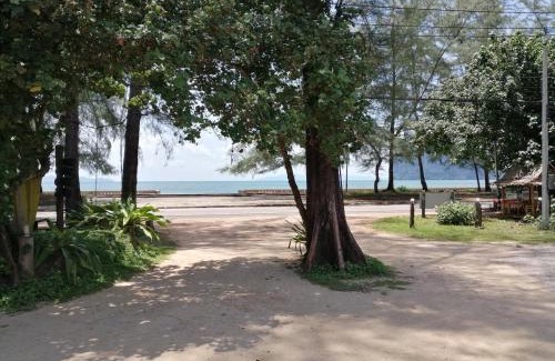 Mai Fat House | Relax at Fisherman's Hut: Beachfront Homestay Retreat