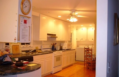 Boydton House | Fisherman's Paradise: Scenic Retreat with Lake Views
