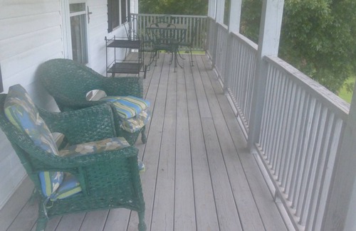 Boydton House | Fisherman's Paradise: Scenic Retreat with Lake Views