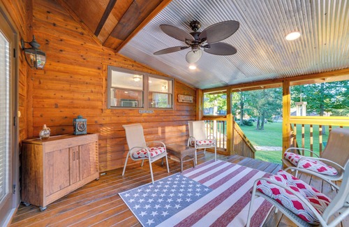 Dover House | Fisherman's Paradise: Fire Pit, Lake Access & Spa Delights