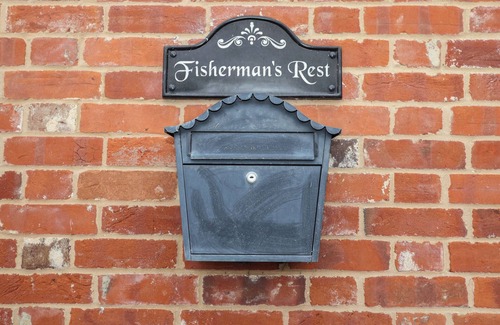 Ipswich Cottage | FISHERMAN'S REST, pet friendly, with a garden in Ipswich