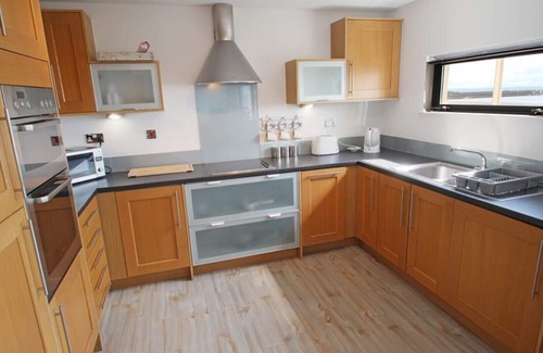 Castle Apartment | Family-Friendly Fisherman's Way: Two Bedroom Haven for 6