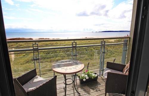 Castle Apartment | Family-Friendly Fisherman's Way: Two Bedroom Haven for 6