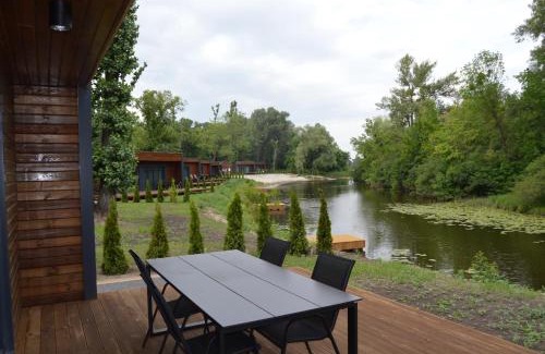 Desnyans'kyi District House | Fisherman: Guest Rated 10/10 with Ocean Views & Private Beach