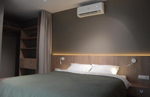 Desnyans'kyi District House | Fisherman: Guest Rated 10/10 with Ocean Views & Private Beach