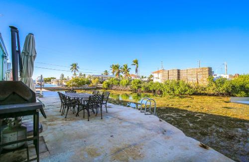 Marathon Hotel | Oceanfront Fishermans Bungalow Hideaway with Top Amenities