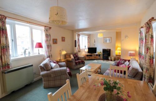 Staithes House | Fishermans Cottage: Family-Friendly Retreat for All