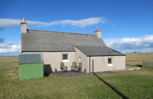 Isle of Lewis Cottage | Fisherman’s Holding: Pet-Friendly Retreat with Garden Access