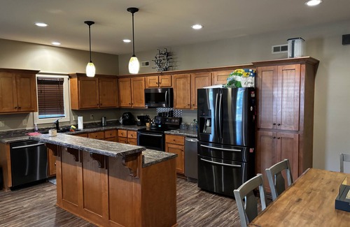 Guntersville House | Fisherman’s Paradise: Indoor Parking for Trucks & Boats