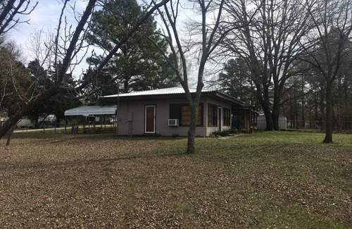 Kingston House | Lake View Retreat: Family-Friendly Getaway at Fishers Cove