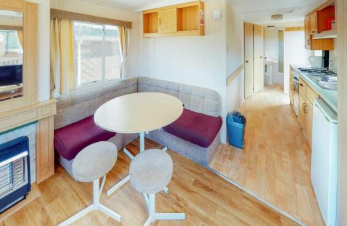 Fishguard Resort | Family-Friendly Fishguard Holiday Park with Pool & Dining
