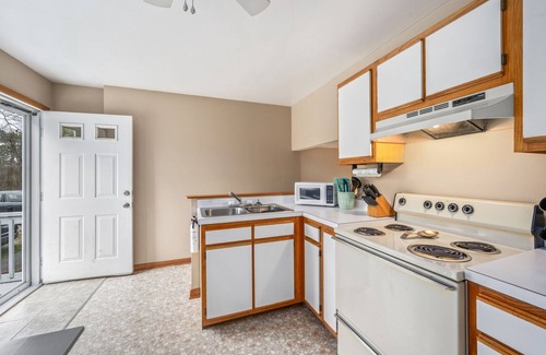 Deep Hole House | Discover Fishhook Hideaway: Budget-Friendly Family Retreat