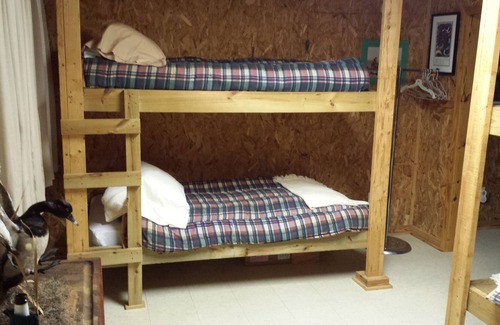 Yantis Cabin | Fishing/Duck Hunting Cabin - Private Boat Ramp, Fishing Pier