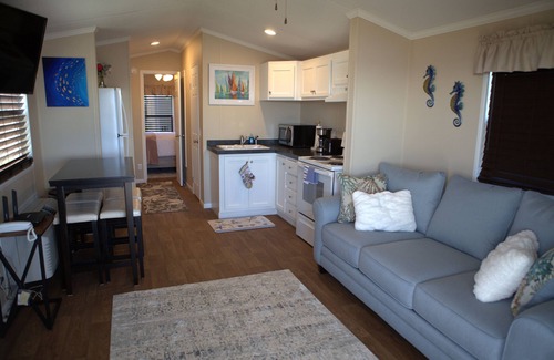 Eastpoint House | Family-Friendly Hotel with Boat Launch & Seafood Market Nearby