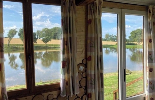 Saint-Marien Cabin | Fishing lake with cosy cabin in charming Saint-Marien with WiFi.