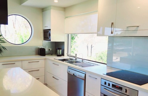 Smiths Lake House | Intimate Fishtales: Couples-Only Waterfront Escape Awaits