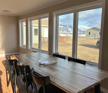 Flateyri Ski Chalet | Family-Friendly Fisk Club Cottages Flateyri - Sailor's House