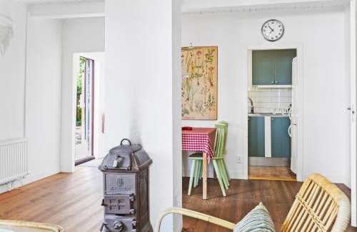 Sjobo House | Quaint Fiskestugan: Countryside Cottage by the Lake