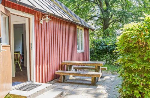 Sjobo House | Quaint Fiskestugan: Countryside Cottage by the Lake