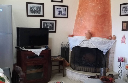 Agios Nikolaos Town Villa | Fissi Villas Agritourism: Oceanfront Getaway with Breakfast