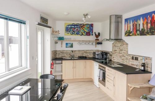 Newquay Apartment | Fistral Drift: Pet-Friendly Retreat with 4-Star Comfort
