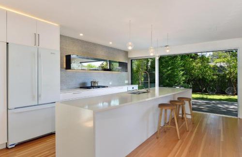 Healdsburg House | Discover Fitch St Escape: Pet & Child Friendly Retreat