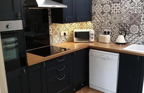 Fitling House | Exceptional Fitling Cottage - Pet & Child Friendly Retreat