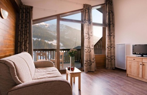 Hauteluce Apartment | Fitness, swimming pool, terrace, balcony, tv, 20m², Les Saisies