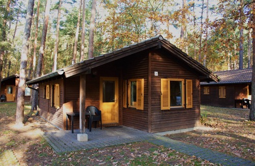 Colbitz House | Cozy Bungalow with Kitchen & Breakfast in Heide-Camp Colbitz
