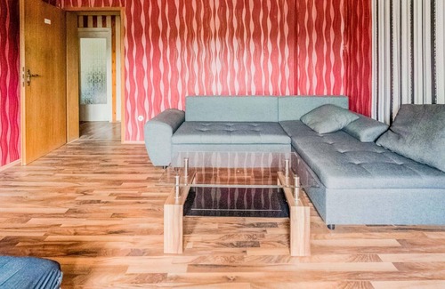Uebigau-Wahrenbruck Apartment | Fitter's room in the south of Brandenburg in a large apartment