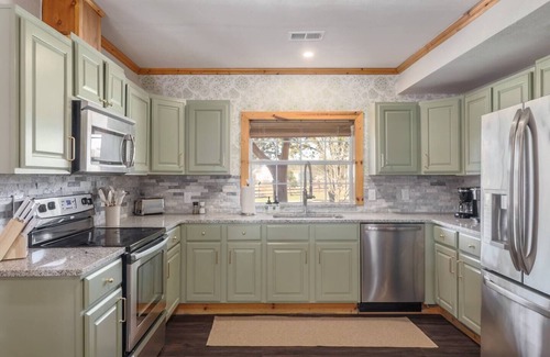 Dripping Springs House | Fitzhugh Lodge: Your Hill Country Getaway with Diverse Amenities
