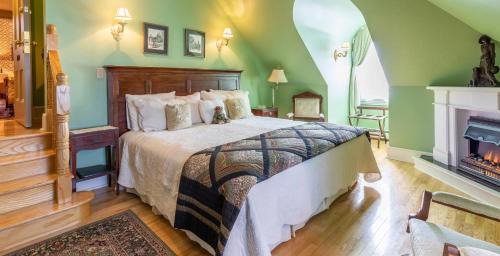 Queens Square Bed & Breakfast | Fitzroy Hall: 4-Star Stay with Breakfast & Hot Tub Access