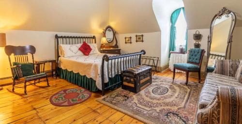 Queens Square Bed & Breakfast | Fitzroy Hall: 4-Star Stay with Breakfast & Hot Tub Access