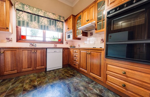 Grafton Hotel | Discover Fitzroy Motor Inn Grafton: Pool & Breakfast Included