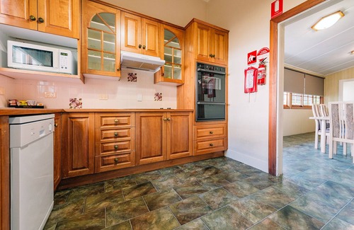 Grafton Hotel | Discover Fitzroy Motor Inn Grafton: Pool & Breakfast Included