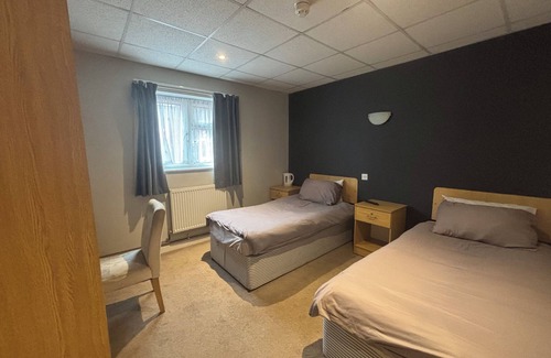 Parkgate Hotel | Fitzwilliam Arms Hotel: Family-Friendly Stay with Pool
