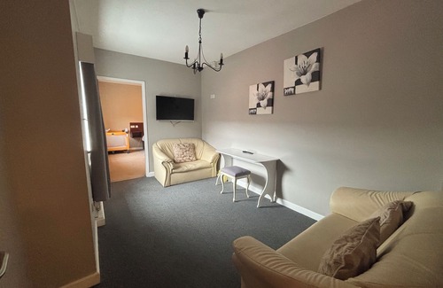 Parkgate Hotel | Fitzwilliam Arms Hotel: Family-Friendly Stay with Pool