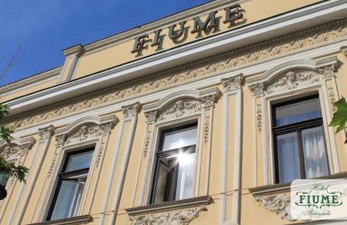 Bekescsaba Hotel | Discover Fiume Hotel: Family-Friendly with Hot Tub Access