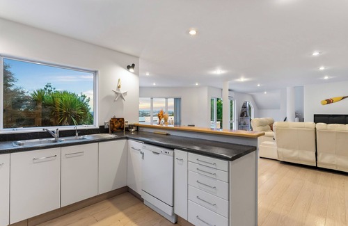 Greenhithe House | Five-Bedroom Haven in Greenhithe