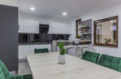 Semeljci House | Family-Friendly Five Bedroom Holiday Home with Private Pool